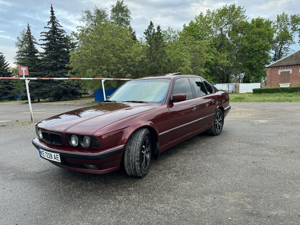 Продам BMW E34 520i