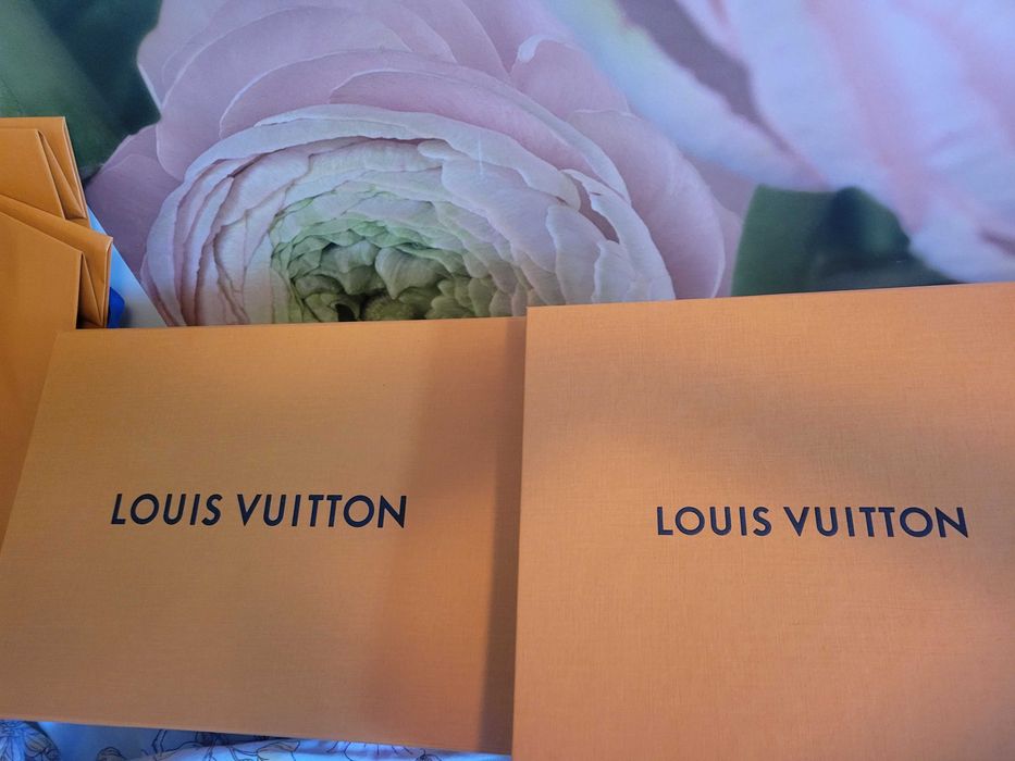 оригінальні коробки луї віттон Louise Vuitton та пакети шанель Chanel