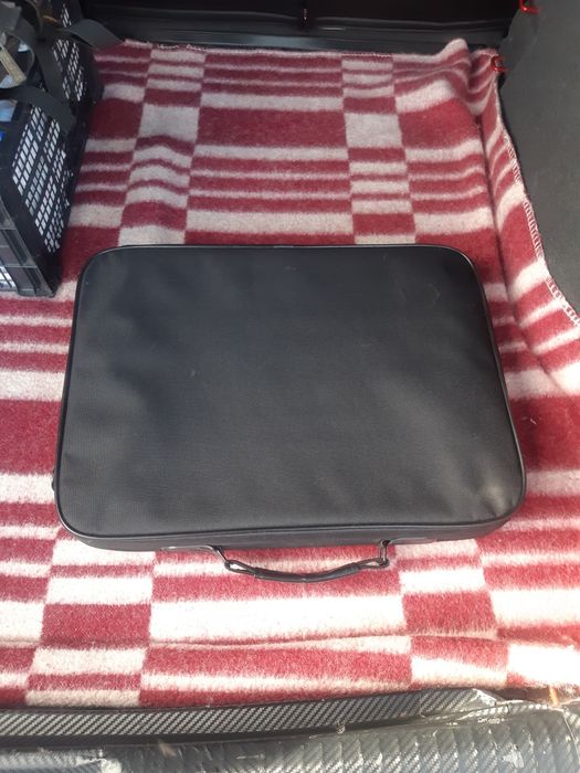 Сумка для ноутбука, нова. Розмір 40*28.5*8.5 см
Чорний колір, матеріал