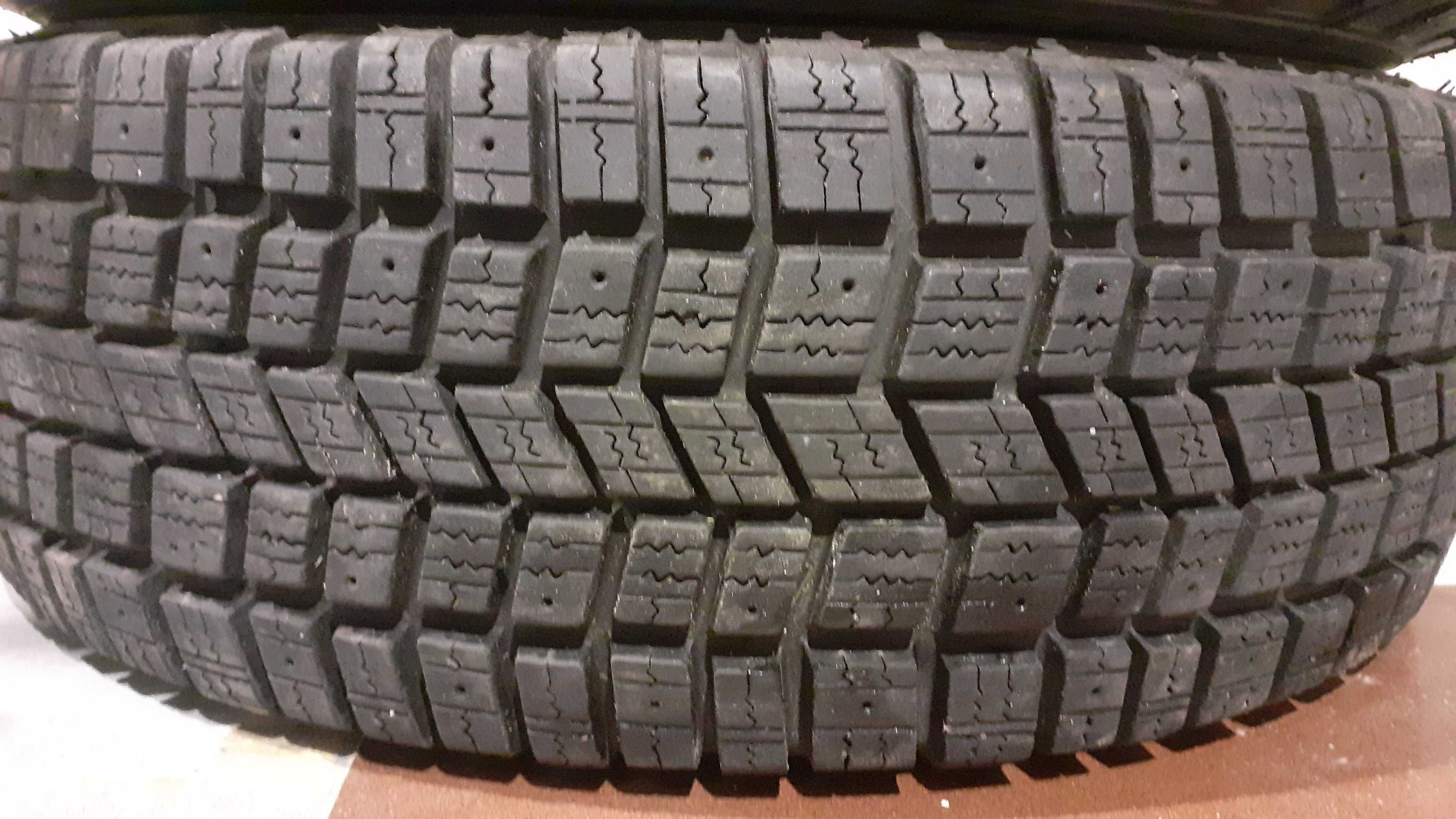 Opony Zimowe (Bieżnikowane) 215/65R16