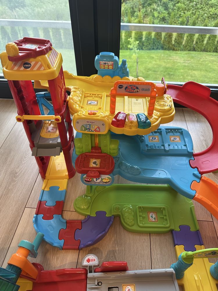 Garaż Vtech ,laweta ,petla,autka tut tut