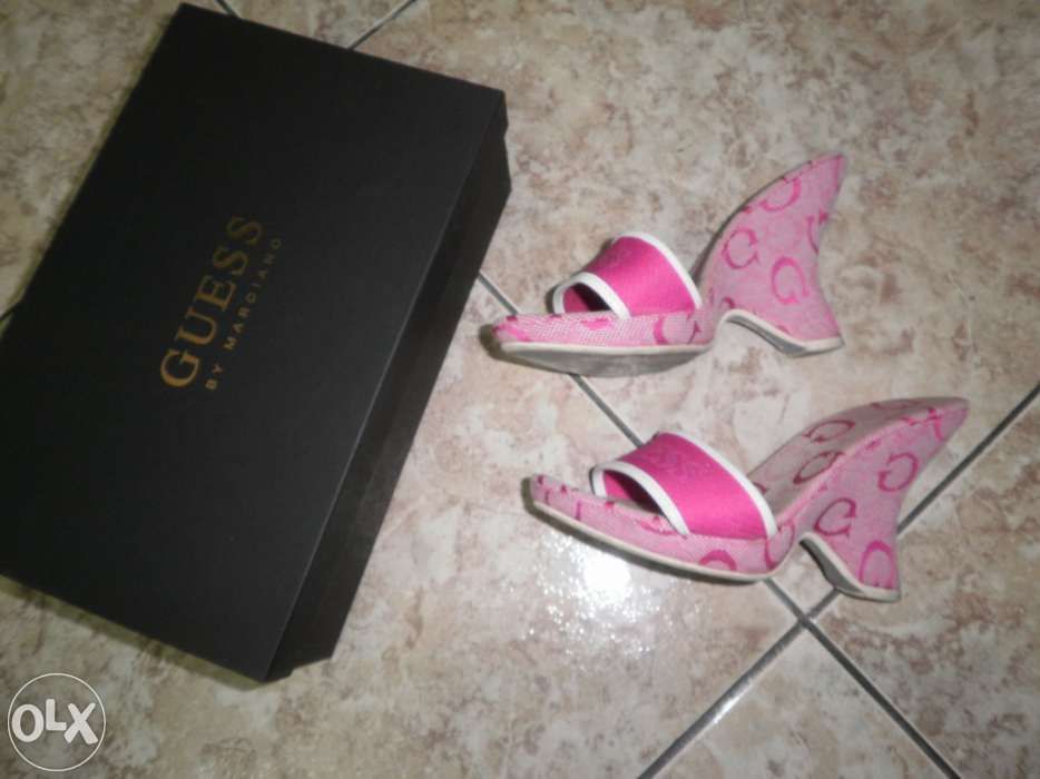Vendo sandálias da Guess