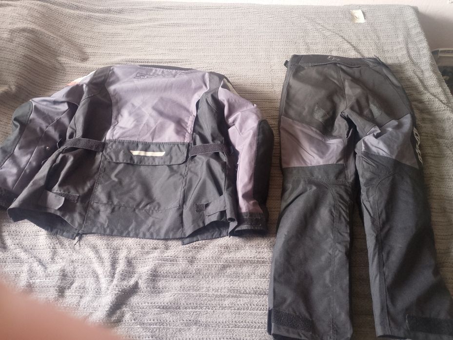 Мото костюм з підкладкою розмір м,л підійде на  параметри 175/80,телеф