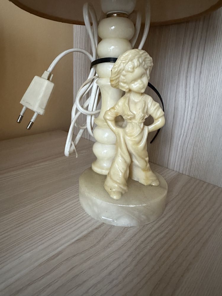 Lampka marmurowa z chlopcem
