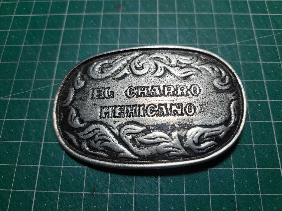 Fivela para cinto da marca “El Charro”.