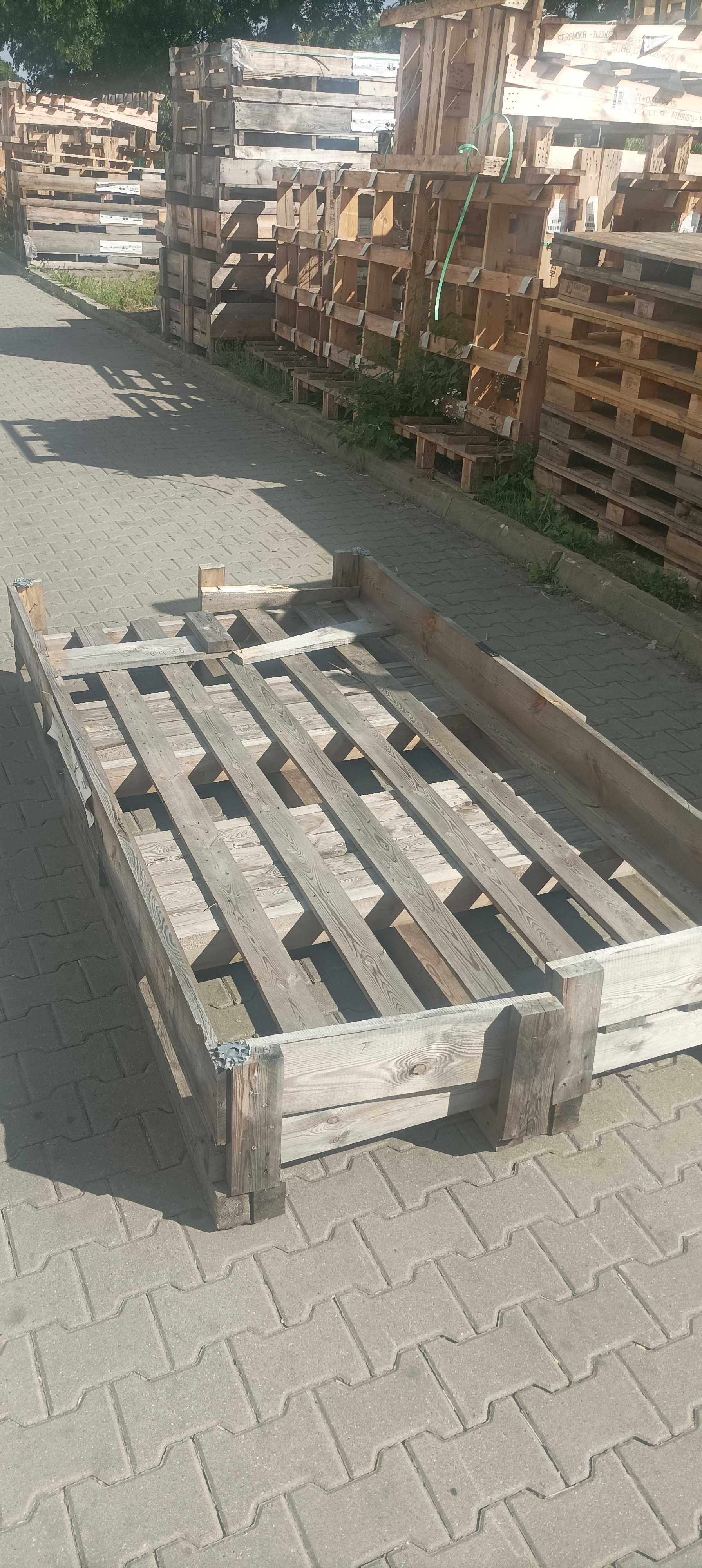 Sprzedam uszkodzone SKRZYNIO-PALETY drewniane 136x264 cm .
