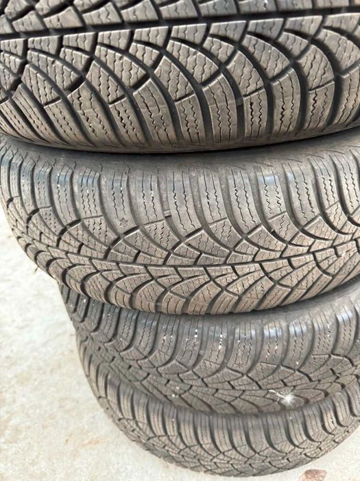 Продам комплект зимних шин Goodyear UltraGrip 9 + 185/65 R15 88T
