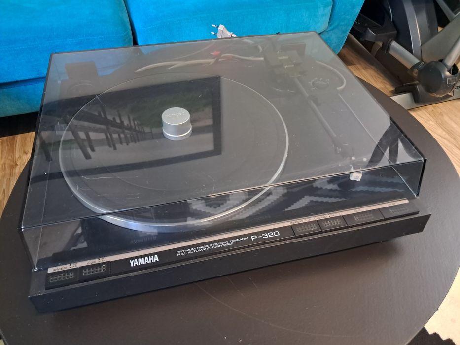 Gramofon Yamaha P 320