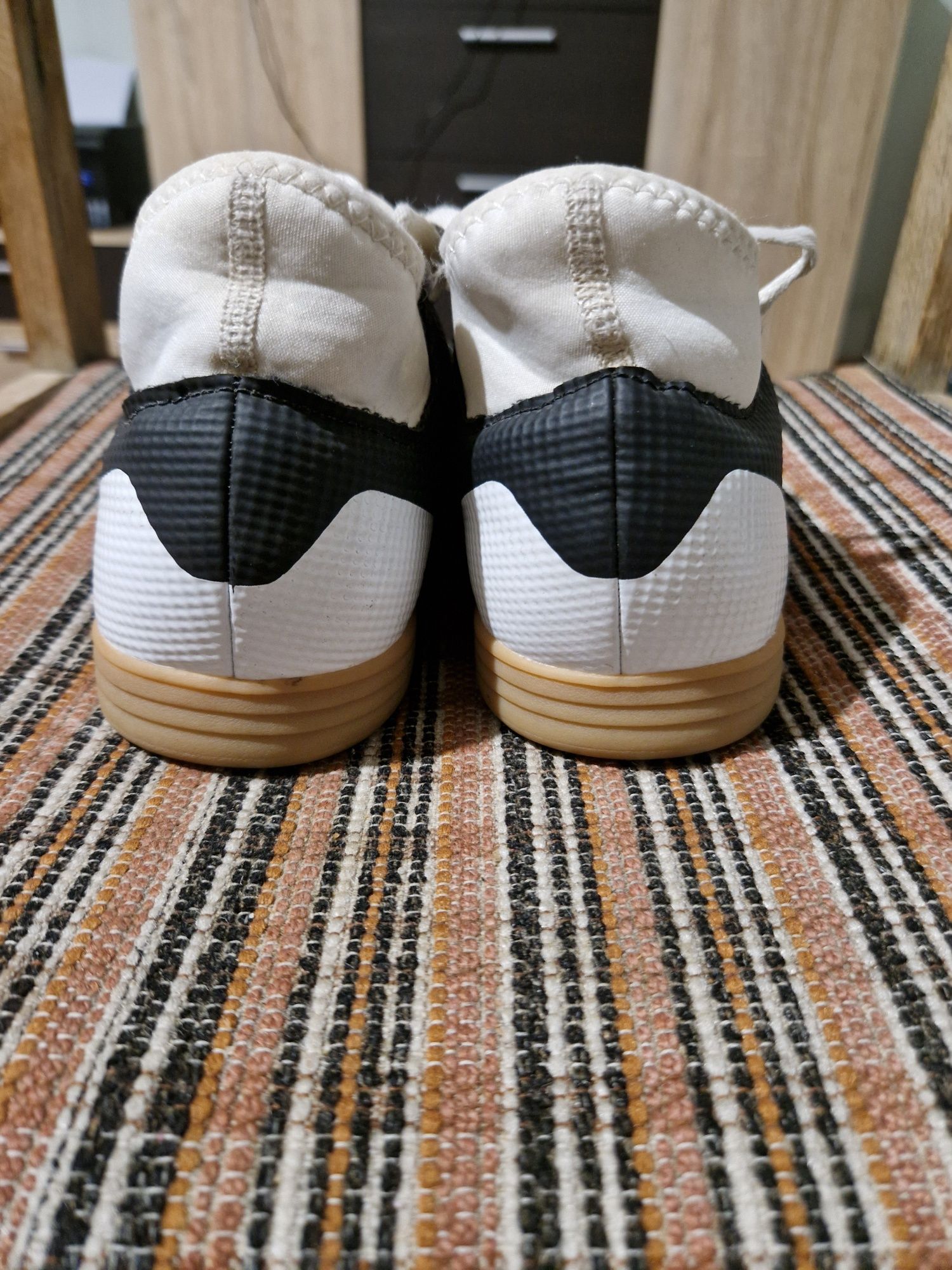 Halówki Adidas Predator r 38 I 2/3