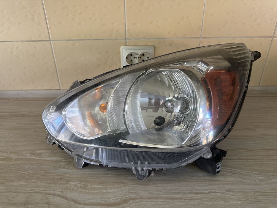 Mitsubishi Mirage фара ліва