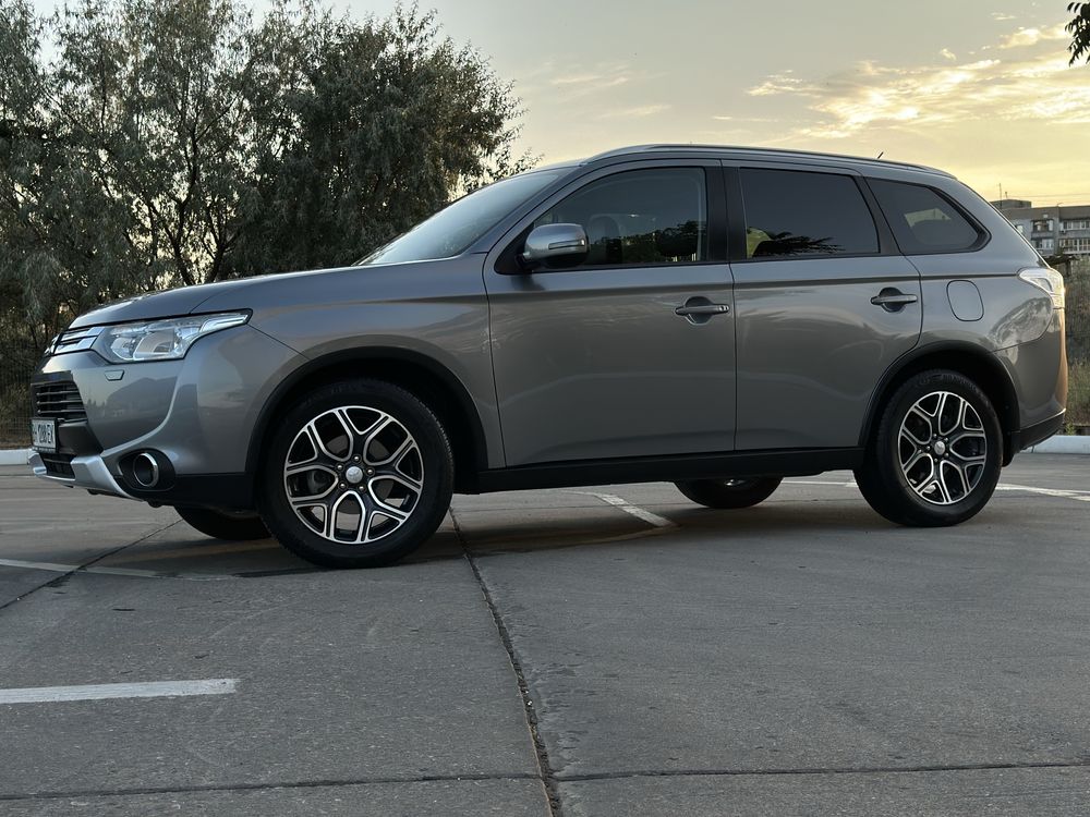 Продам MITSUBISHI Outlander 2.4 Ultimate 2014