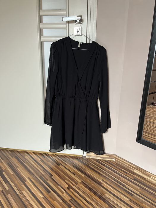 Sukienka czarna mini kopertowa 38M