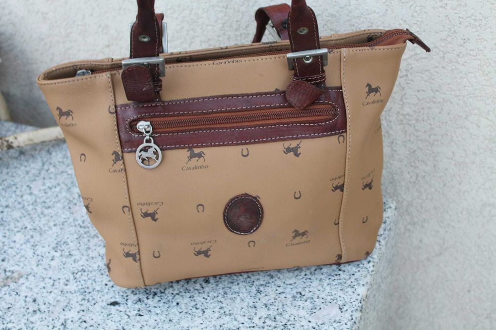 Mala Cavalinho de senhora em ótimo estado