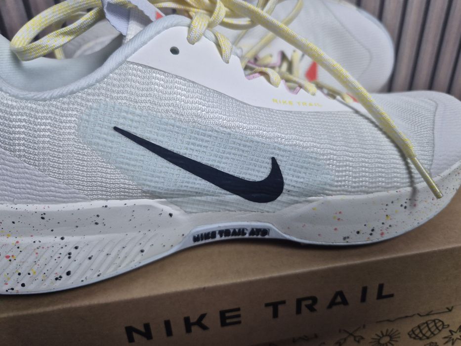 Nike Performance Juniper 3 Obuwie do biegania odblaski  42