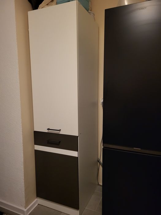 Szafka kuchenne z półkami