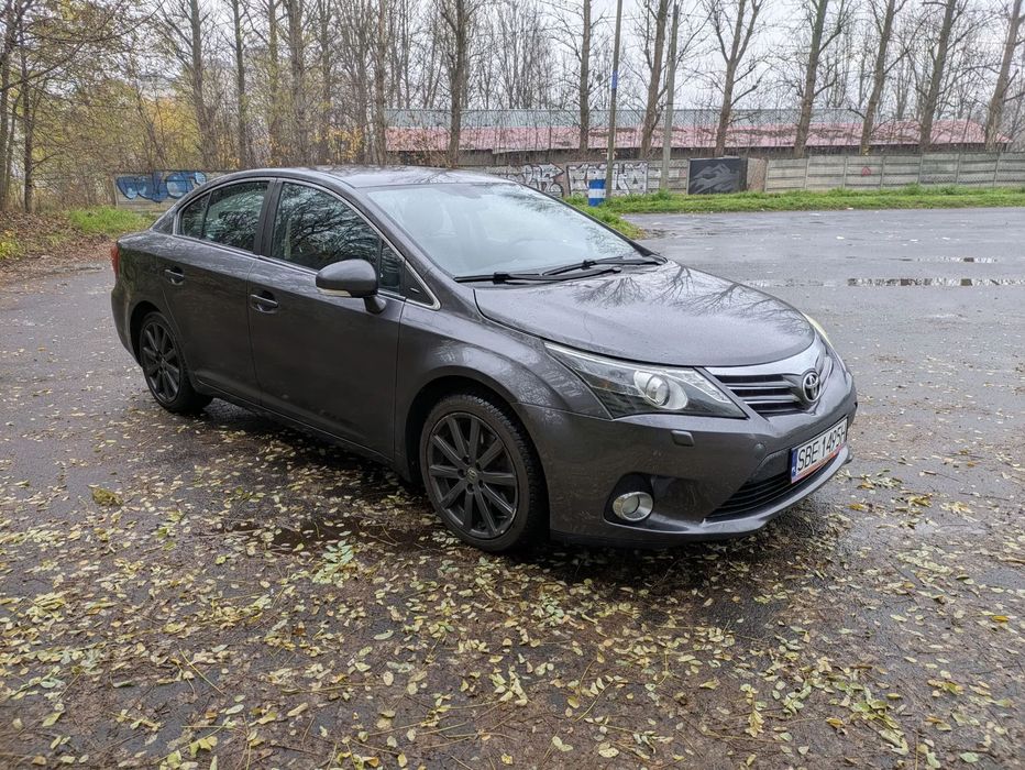 Toyota Avensis Toyota Avensis 2.2 D-4D 150 KM • Sedan • Skóra / Kamera / 2012
