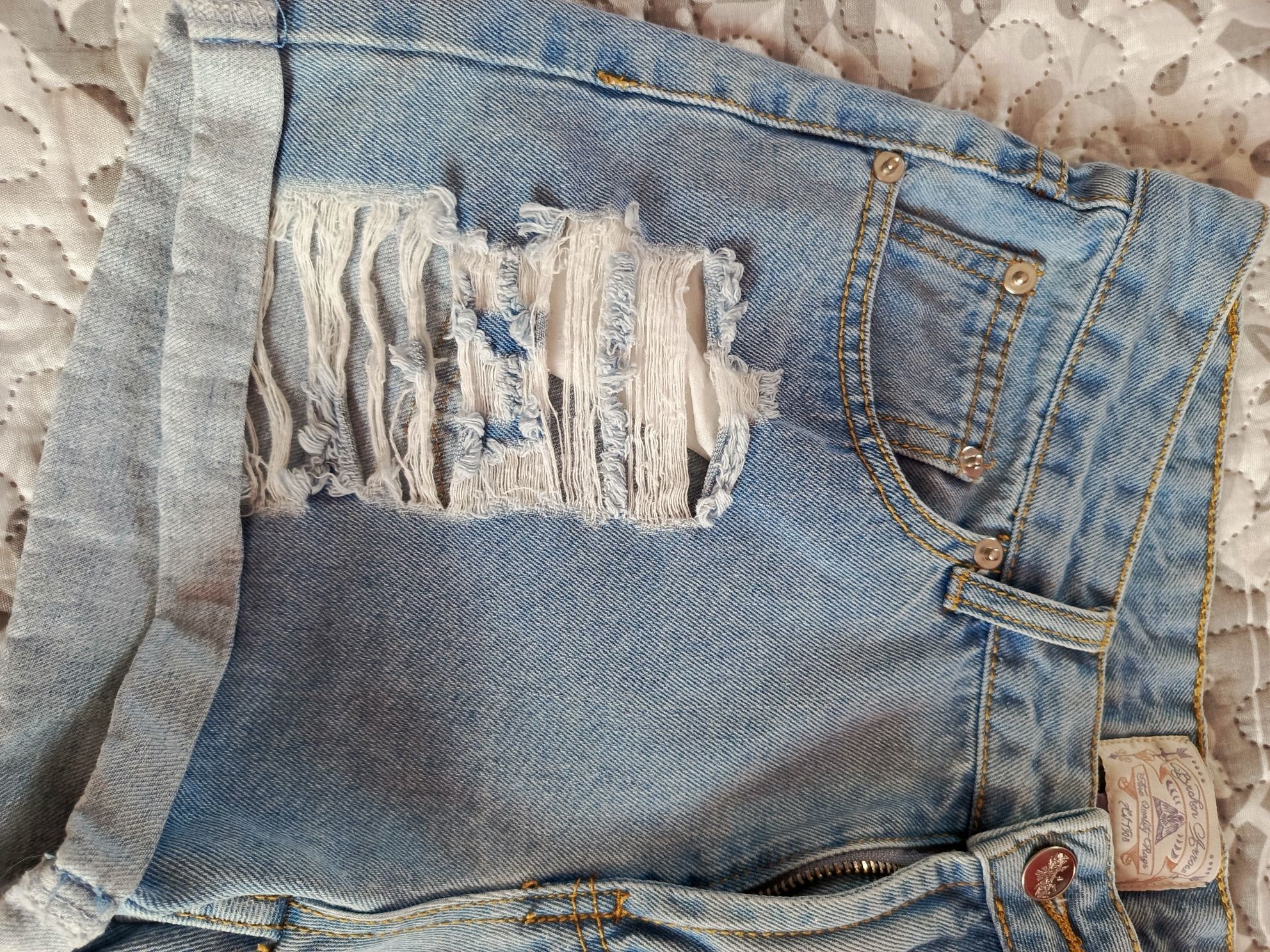 Spodenki z dziurami damskie jeansy Roz 36 S jak nowe