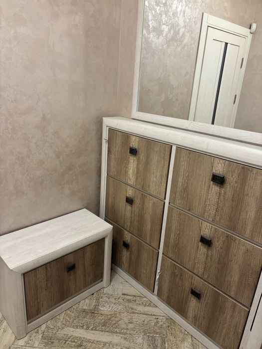 Компект меблів в прихожу, коридор