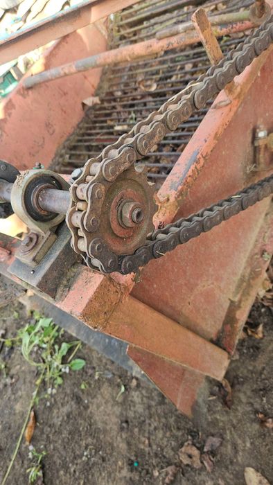 Продам картоплекопалку двох рядну стрічкова( ленточна)