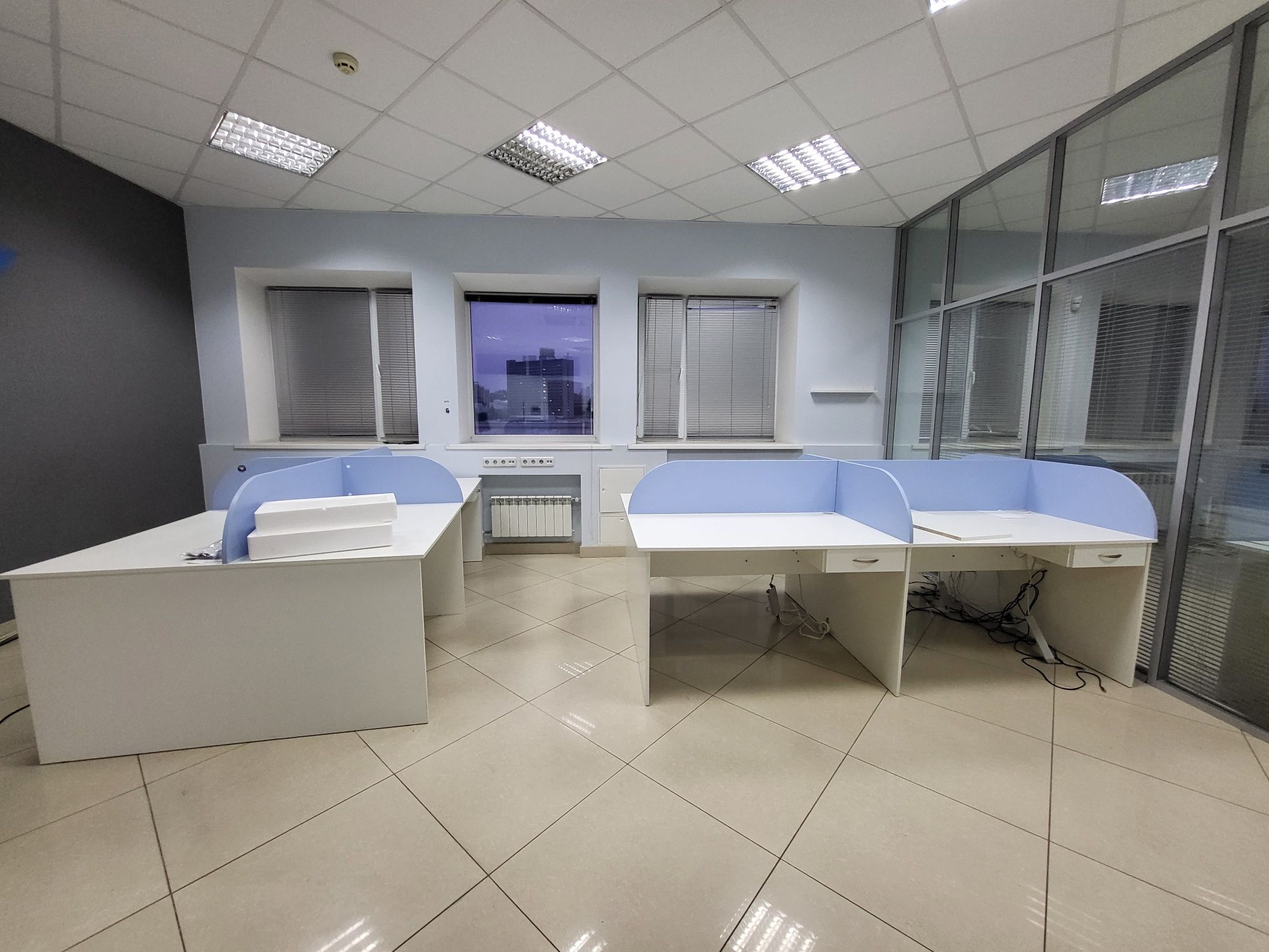 Стіл офісний, комп'ютерний, для кол центру. Меблі офісні розпродаж