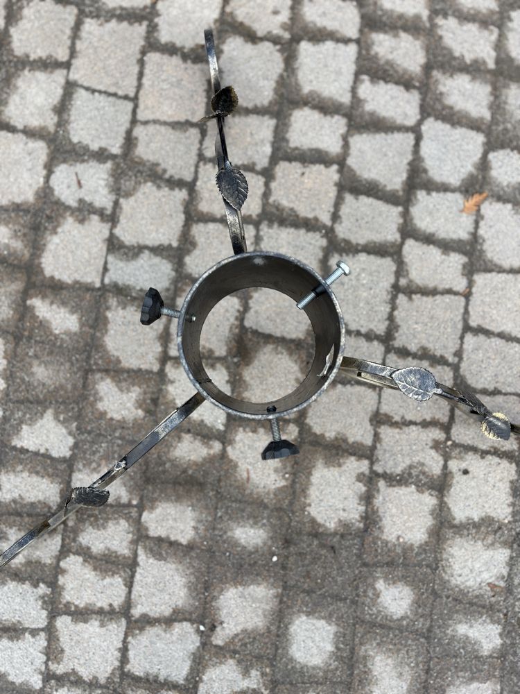 Stojak choinkowy metalowy zdobiony