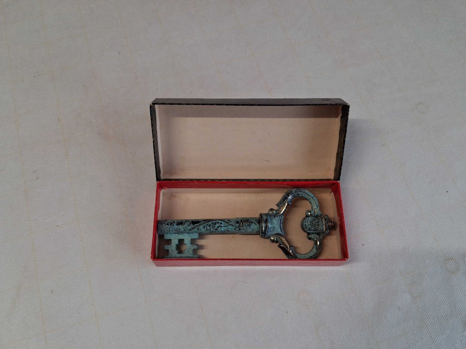 Saca Rolhas Chave Artístico com Caixa