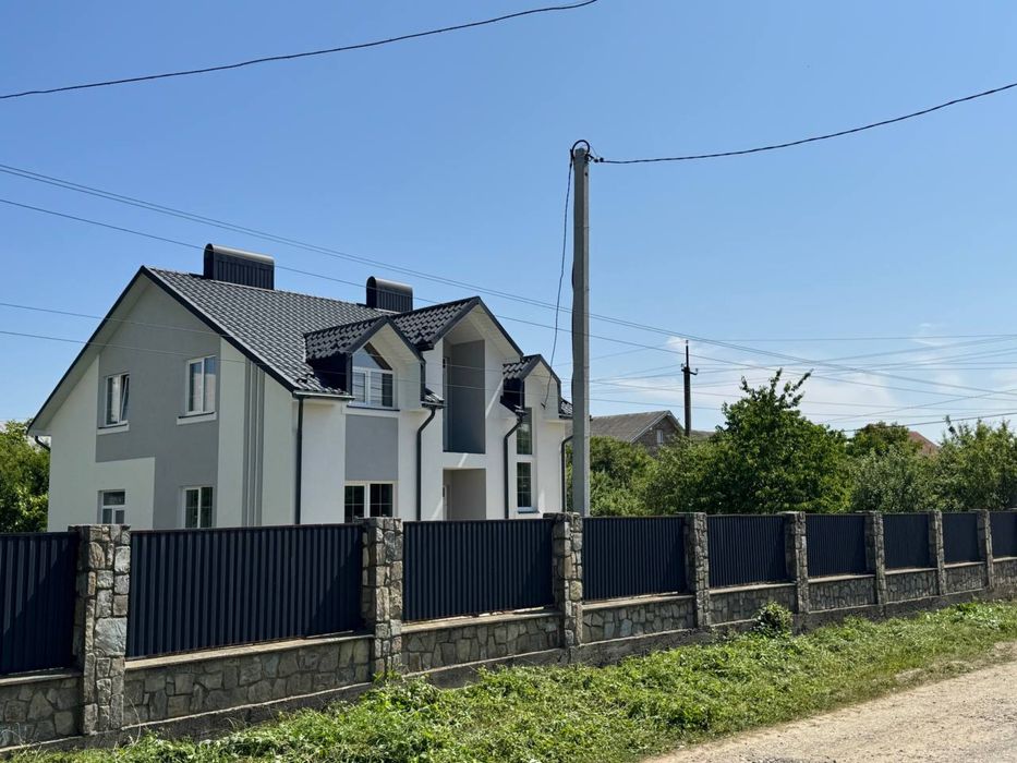 Новозбудований елітний особняк