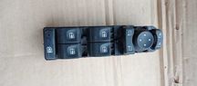 Panel sterowania szyb lusterek Renault Scenic III 809.610.017 R