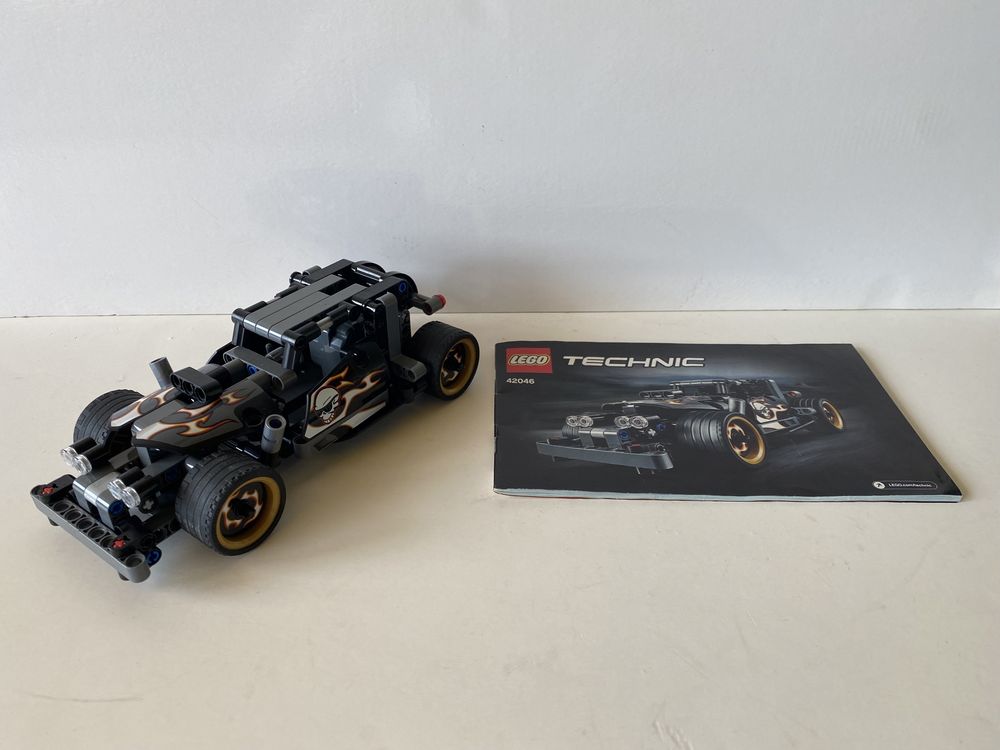 Klocki Lego Technic wyścigówka zbirów 42046