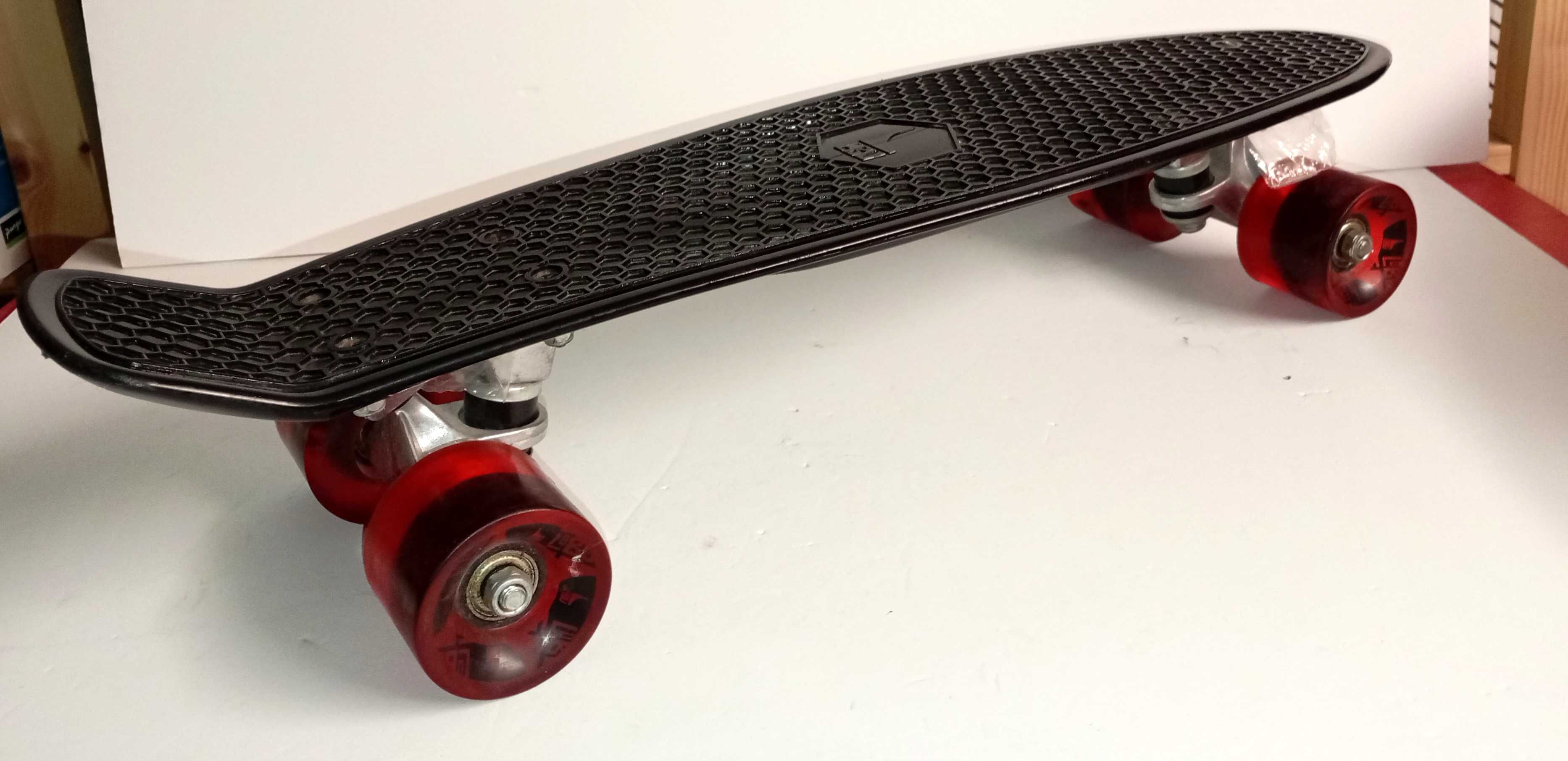 Skate pequeno (56 cm) - com pouco uso