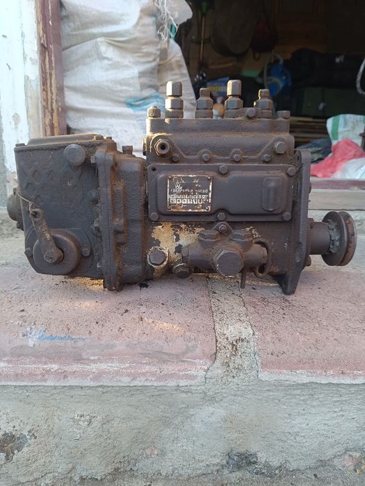 Паливний насос високого тиску (ТНВД) 
Стан – б