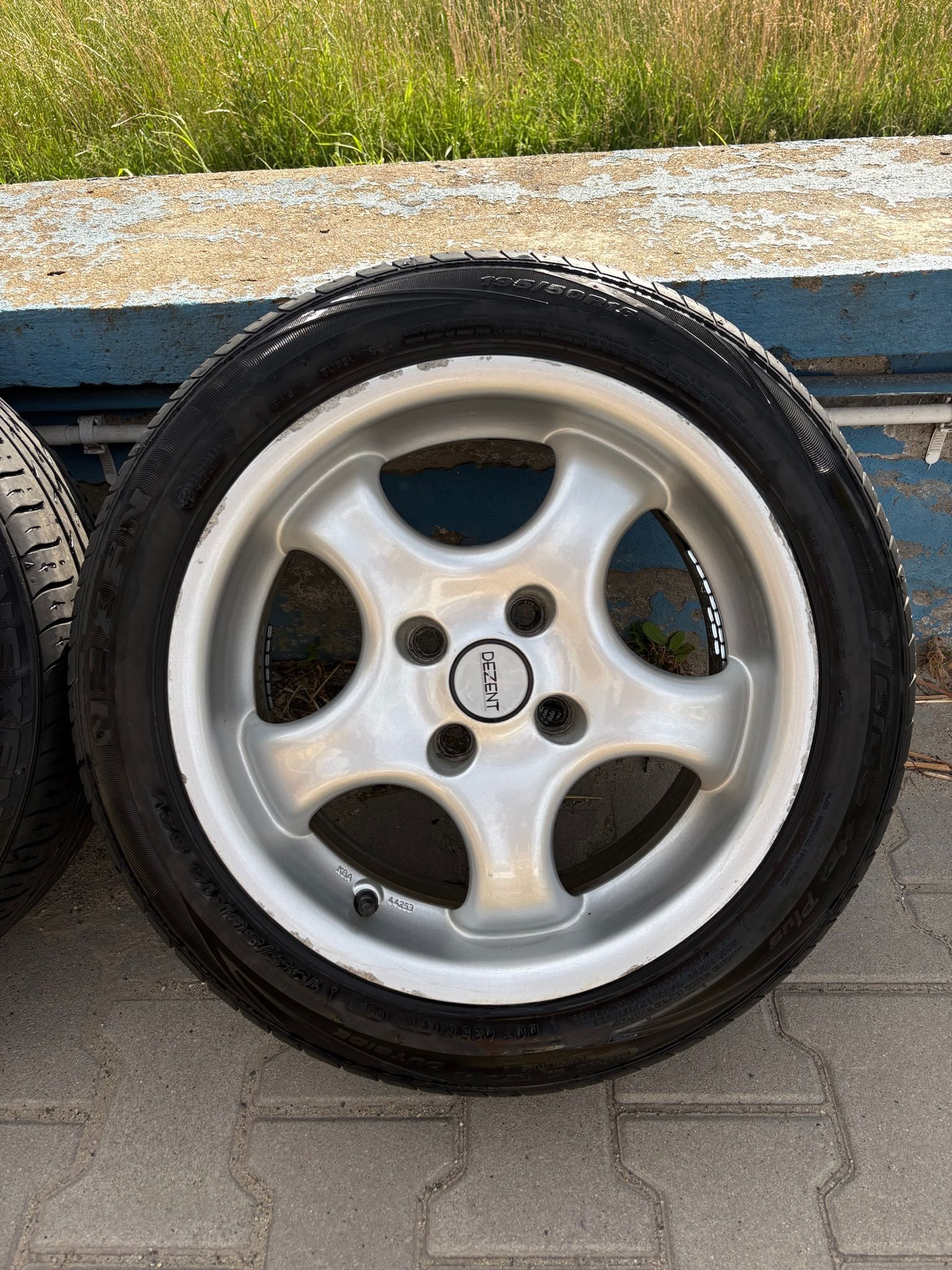 Felgi aluminiowe 195/50r15 Dezent 15 4x100 56,1mm letnie Honda Mazda