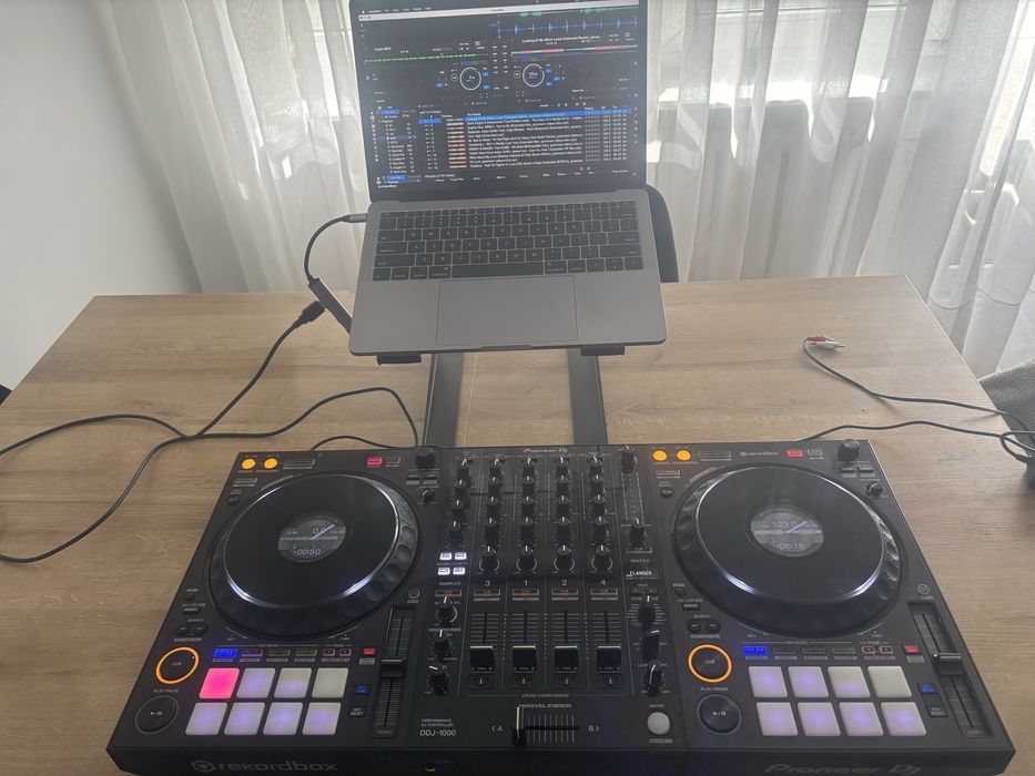 Pioneer Ddj 1000 sennheiser hd25 macbook soundbar stol zestaw DJ