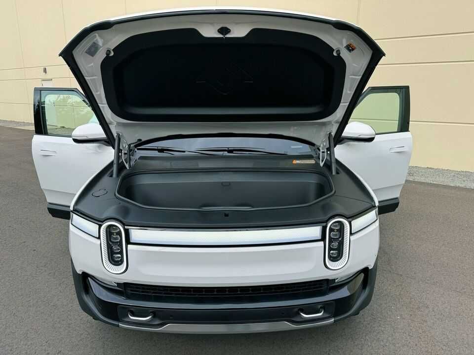 2023 Rivian  r1s