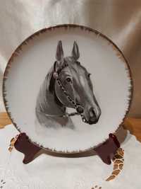 Porcelanowy talerz z motywem konia