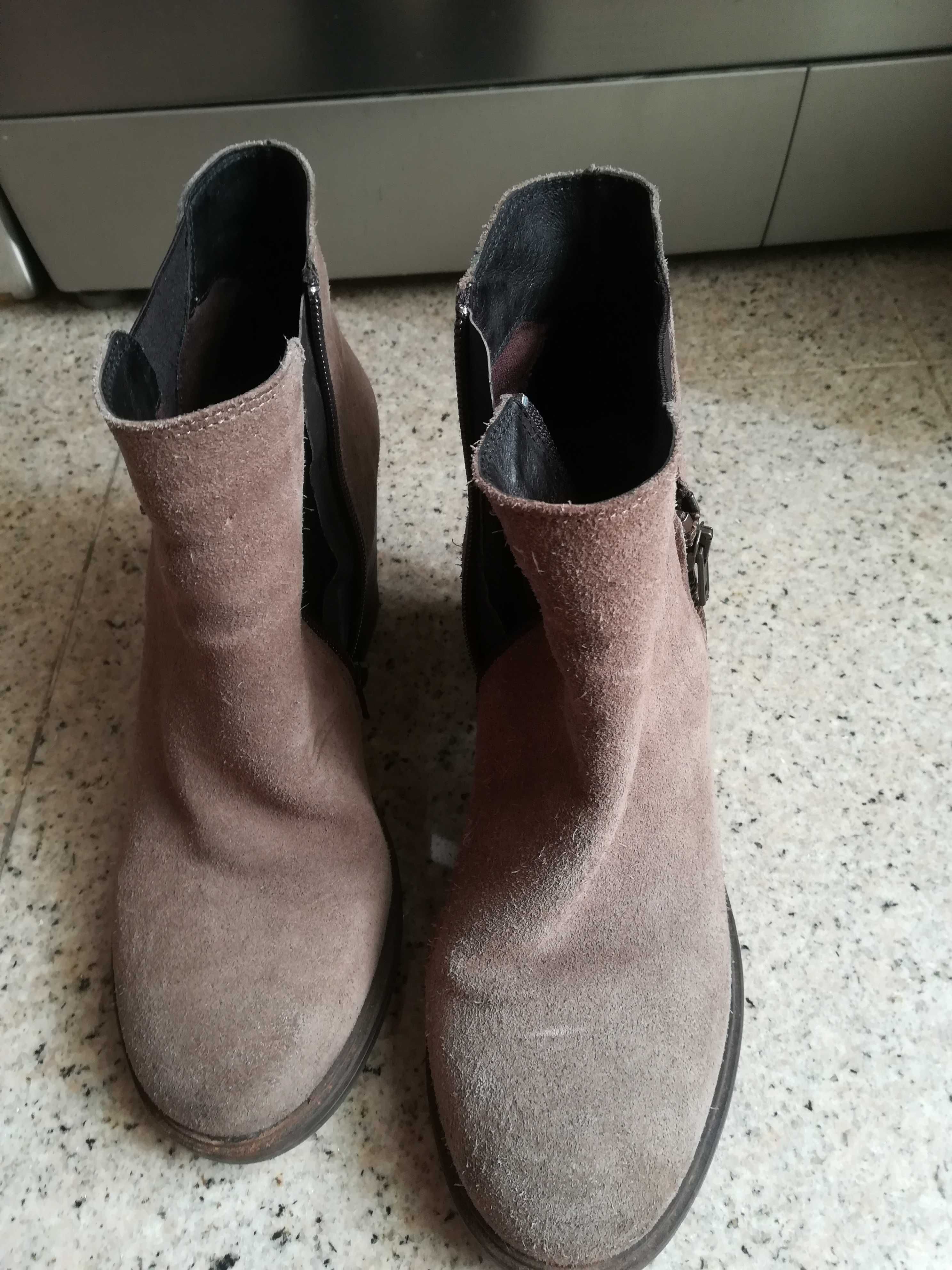 Botas beges nº 39 usadas 1x (Tapadas calçado nacional)