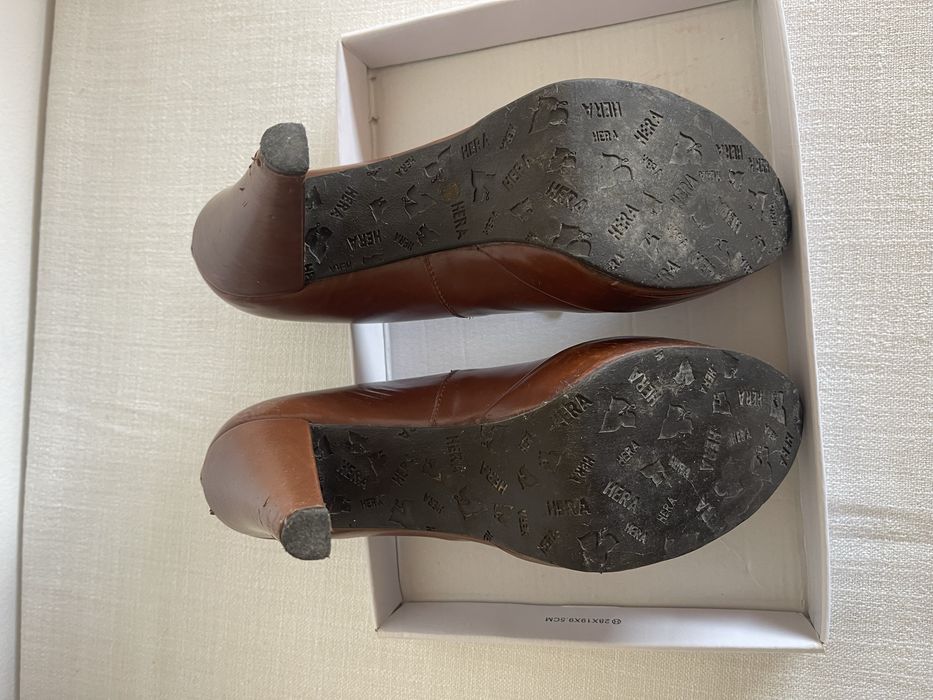 Sapatos em pele marca Hera