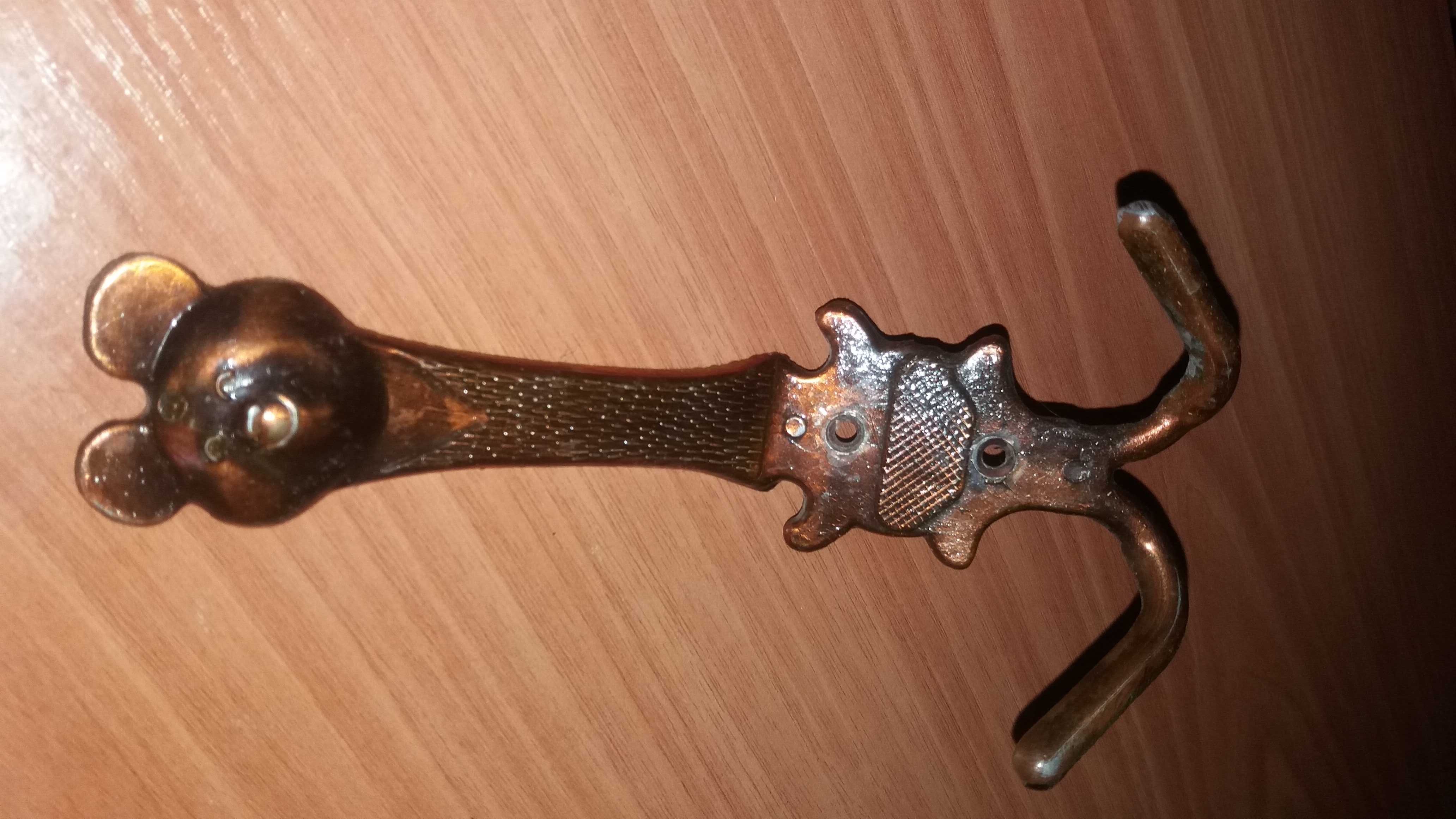 Продам детскую полочку вешалку.