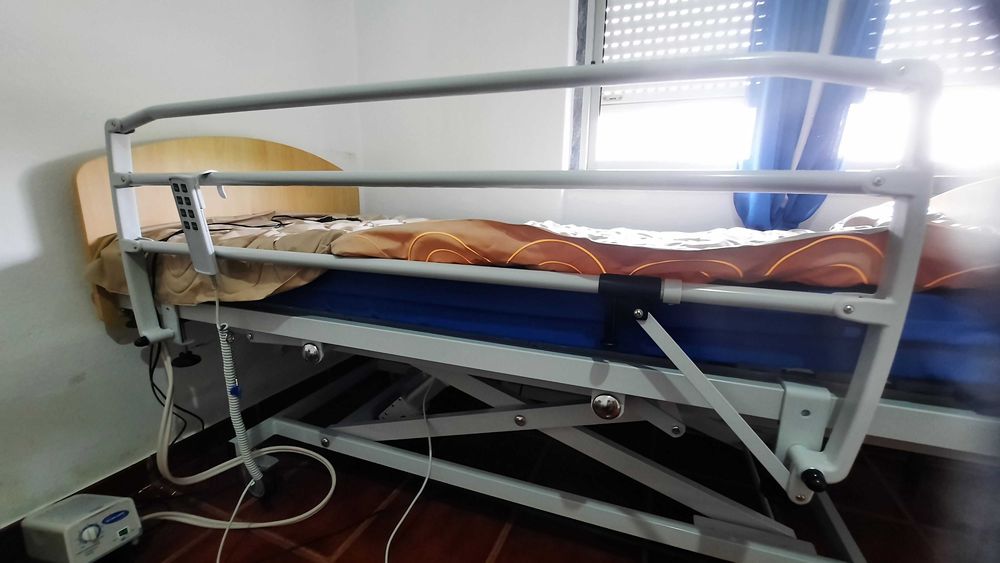 Cama articulada elevatória elétrica