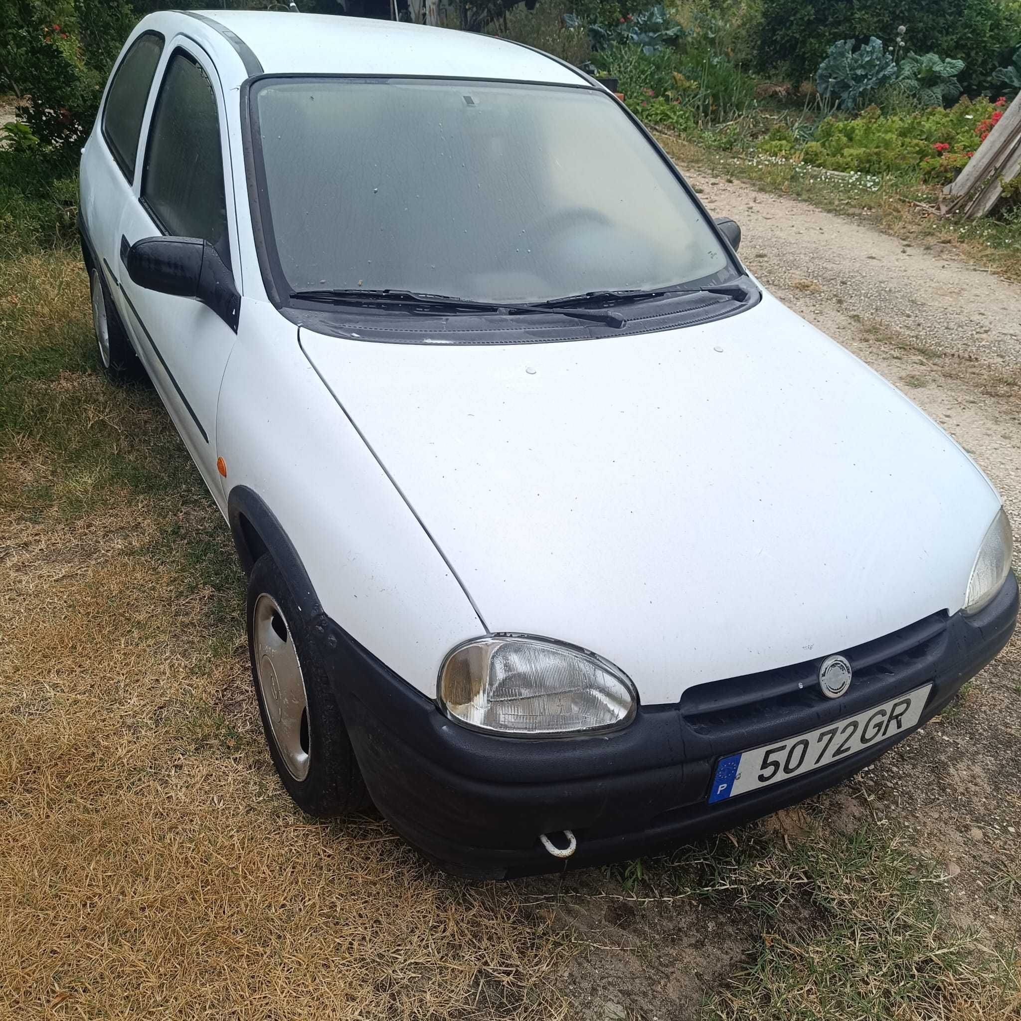 Opel Corsa 96, inspeção e IUC pagos maio 2025.