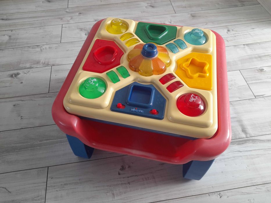 Interaktywny, grający stolik Chicco