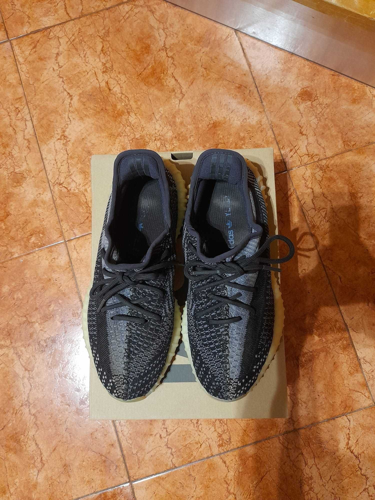 Sapatilhas yezzys 350 v2 carbon