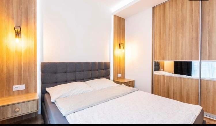 Apatrament Deluxe na doby, Rondo Wiatraczna