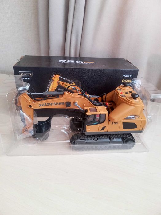 Крутий дитячий екскаватор на радіокеруванні поворотний зі звуком 1:20