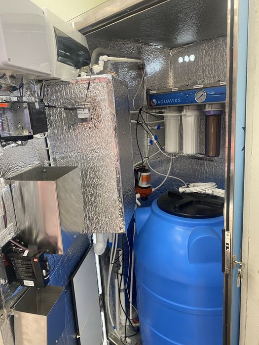 Автомат з продажу питної води (водомат)