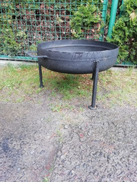 Grill ogrodowy trójnóg z paleniskiem i rusztem