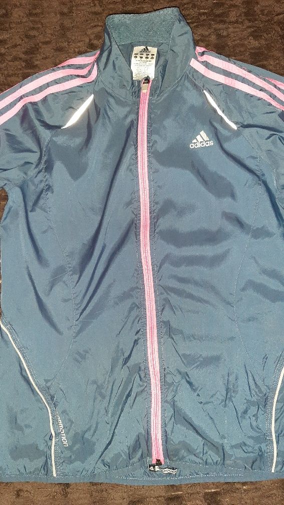 Продам женскую ветровку adidas