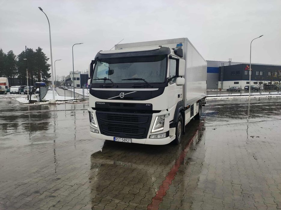 Volvo FM 330  Używany Volvo FM 330/ Chłodnia/ Winda/Euro 6/2015