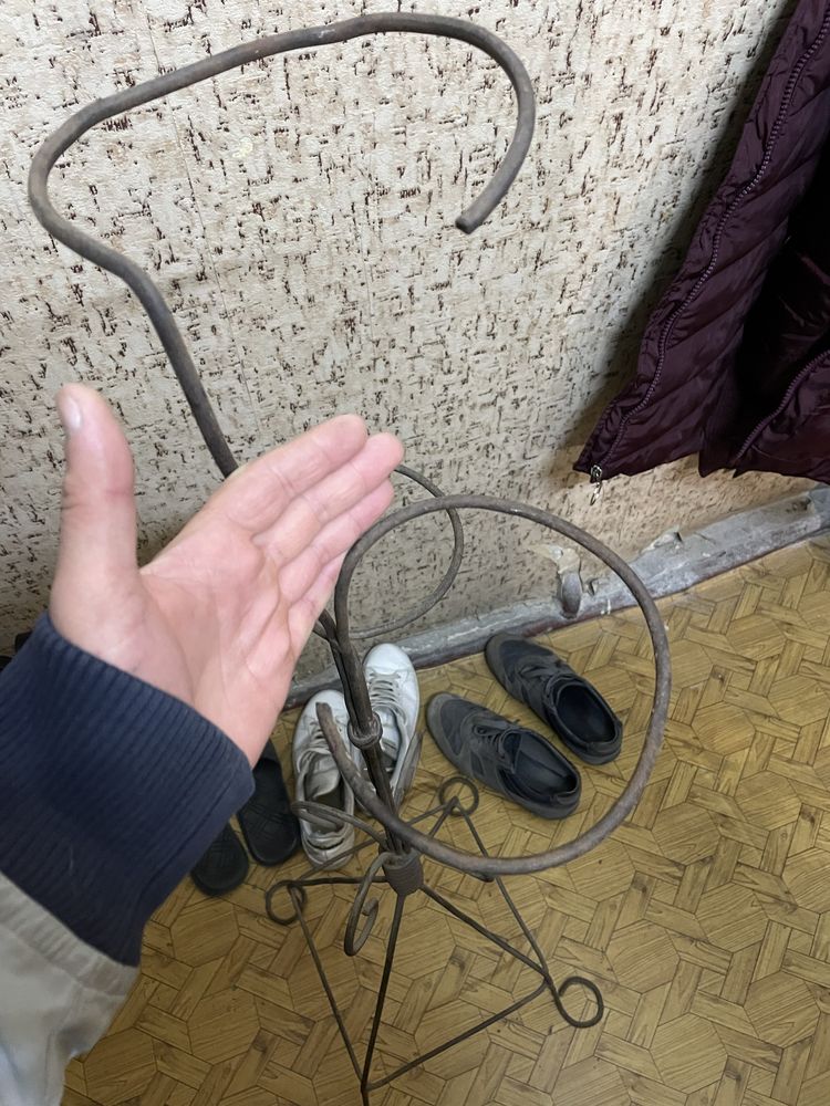 Подставка для цветов металлическая