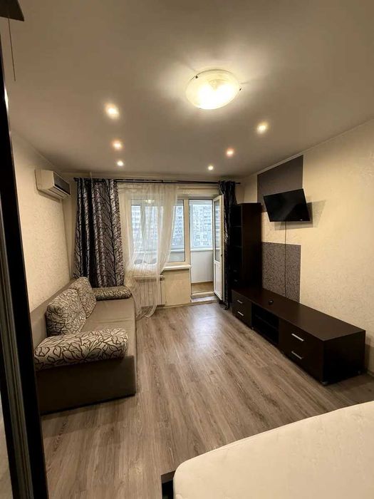 Здається в оренду 1 кімнатна квартира біля метро Героїв Дніпра